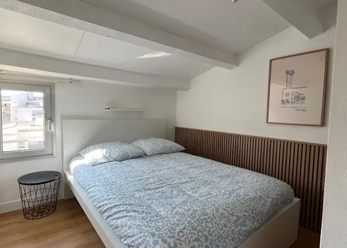 Centre Port, 3 Chambres, 8 Personnes, Terrasse, Climatisation, Wifi Appartamento