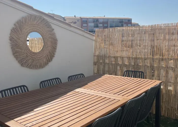 Centre Port, 3 Chambres, 8 Personnes, Terrasse, Climatisation, Wifi Appartamento *